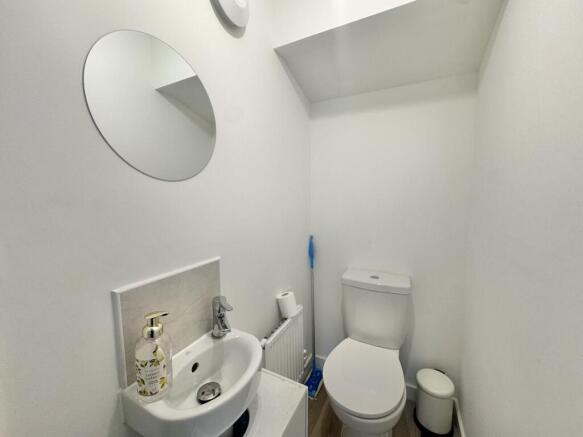 2 bed House to rent Image 4