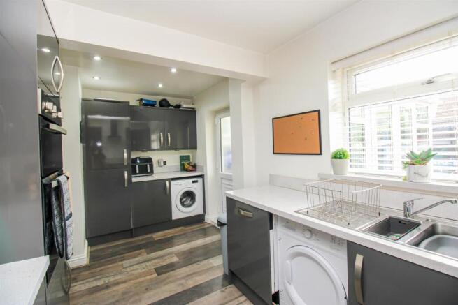 3 bed Town House for sale Image 4