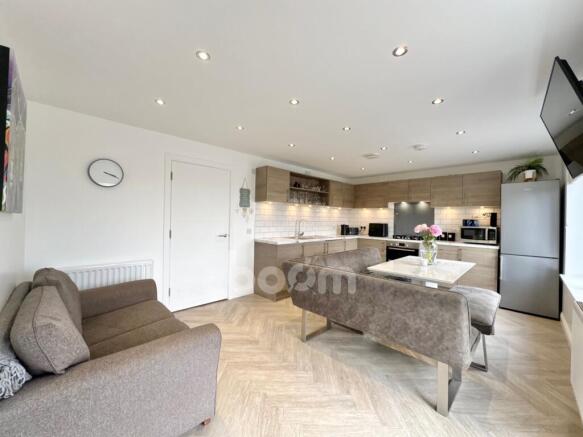 Auldlea Gardens, Beith dining kitchen