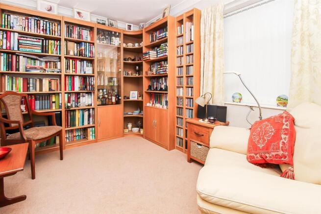 4 bed Semi-Detached for sale Image 6
