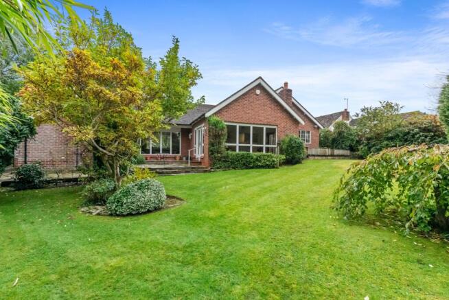 Brocklehurst Drive, Prestbury, SK10 photo 2