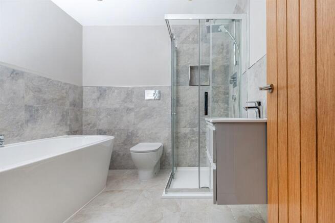 5 bed Detached for sale Image 6