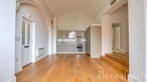 8, Tudor Court, The Galleries, Brentwood CM14 5FS