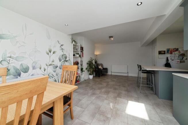 3 bed Semi-Detached for sale Image 8