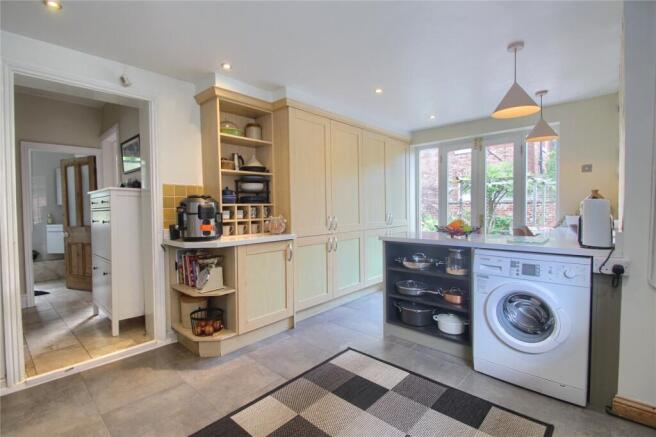 4 bed Detached for sale Image 12