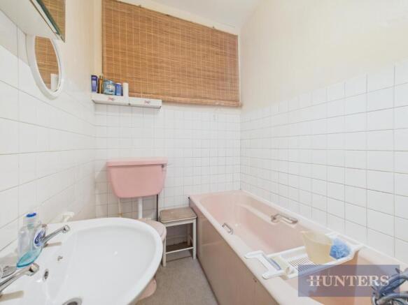 2 bed Flat for sale Image 7