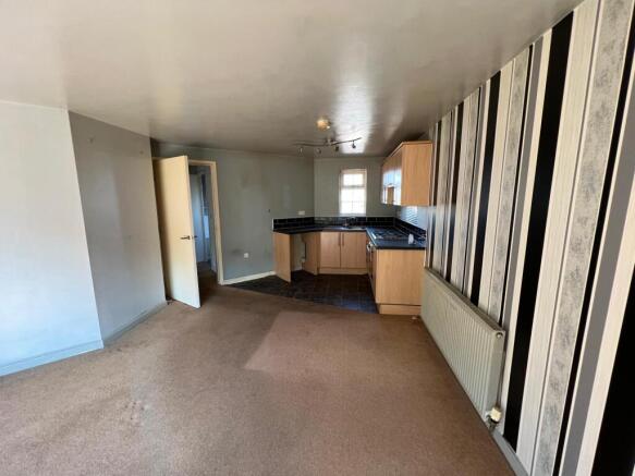 2 bed Flat for sale Image 4