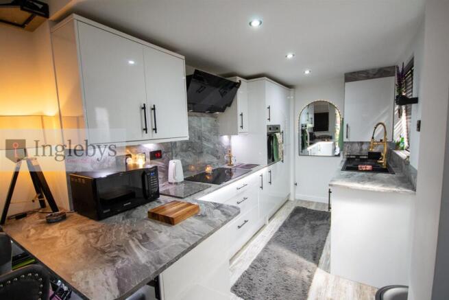 2 bed Terraced for sale Image 6