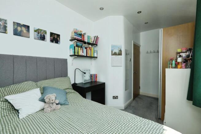 3 bed Semi-Detached for sale Image 12