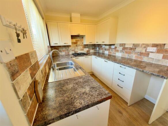 Kitchen 2.jpg