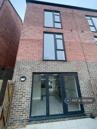 3 bed Semi-Detached to rent Image 4
