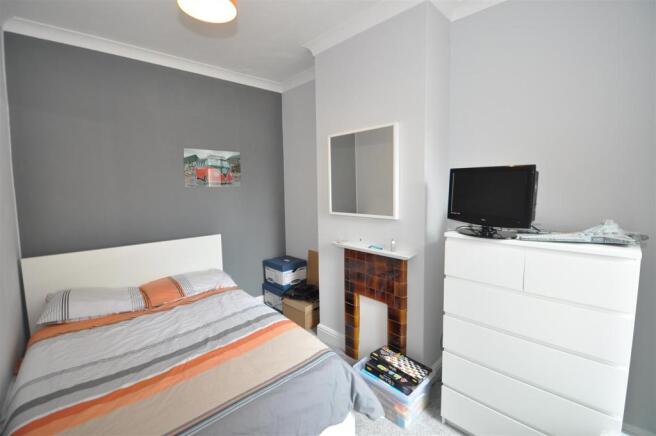 Bedroom Two (Middle)