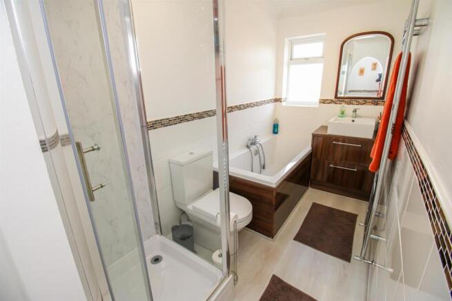 BATHROOM/W.C.