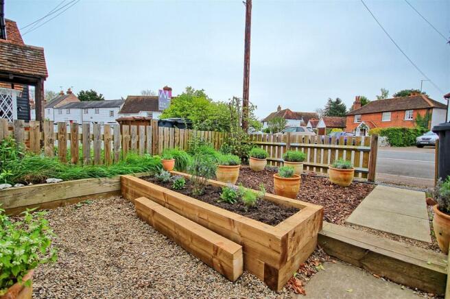 FRONT GARDEN