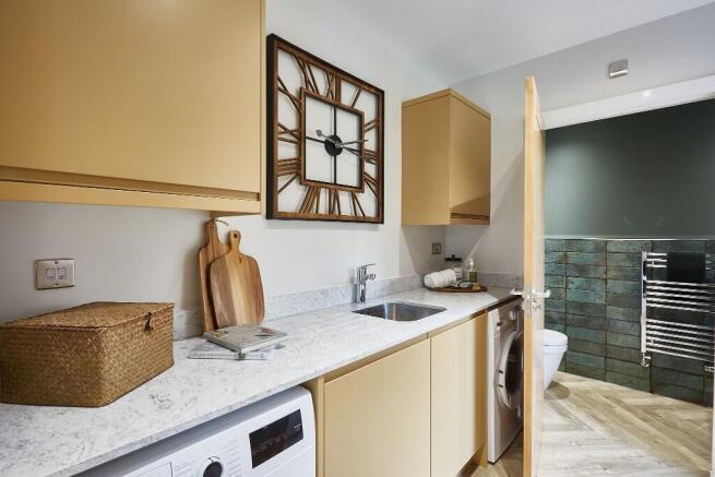 5 bed Detached for sale Image 7