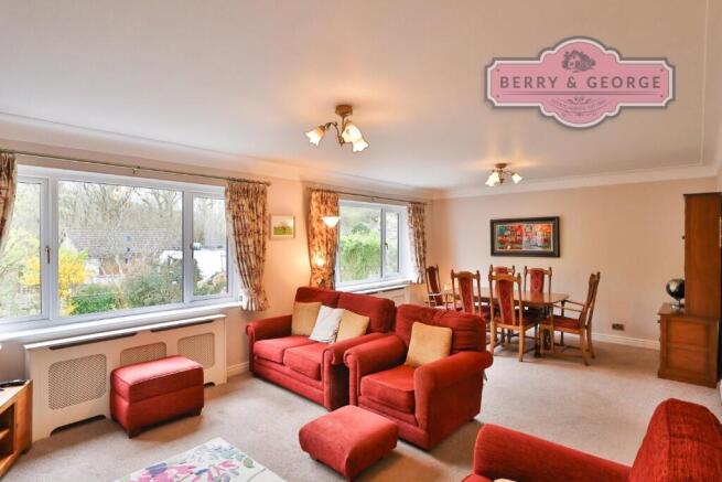 LOUNGE / DINING ROOM
