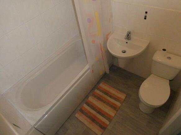 2 bed Apartment to rent Image 9
