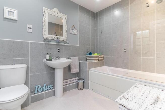 4 bed Detached for sale Image 12