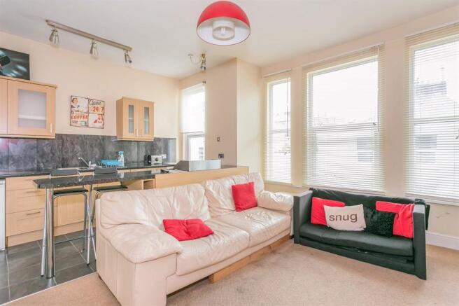 Kitchen / Living Area