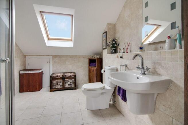 Ensuite to Bed 1