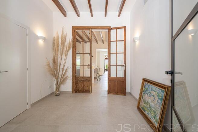 Stylish Renovated Townhouse with pool and mountain views in Llubi