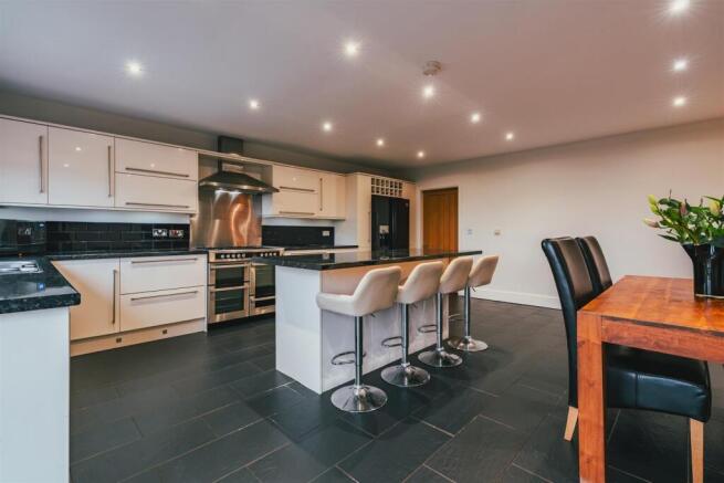 3 bed Detached for sale Image 10