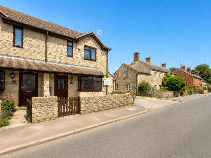 The Close, Lechlade, GL7 3