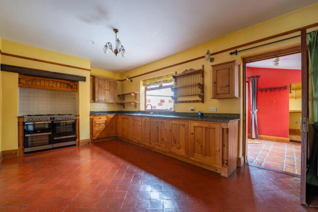 4 bed Detached for sale Image 8