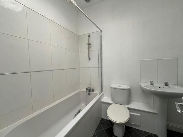 8c Albert - Bathroom