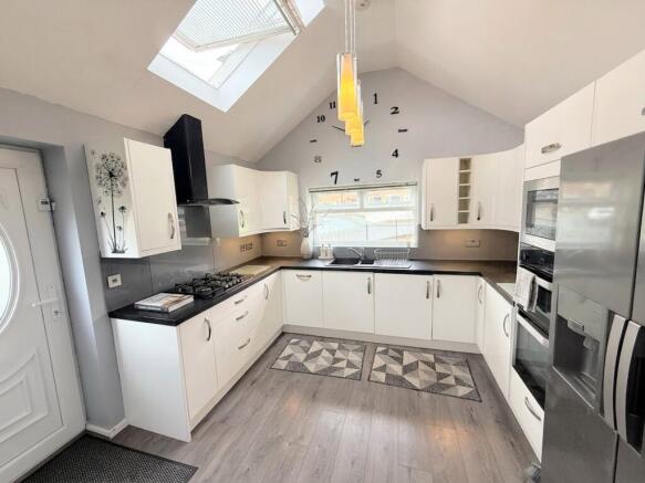 2 bed Semi-Detached Bungalow for sale Image 10