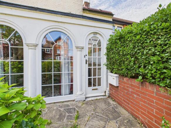 3 bed Flat for sale Image 10