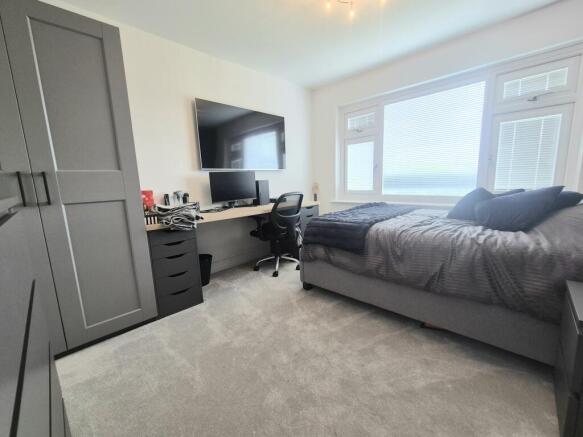 4 bed Semi-Detached to rent Image 8