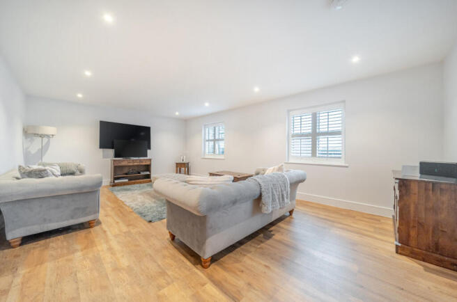 1400494-1-6981ce5...