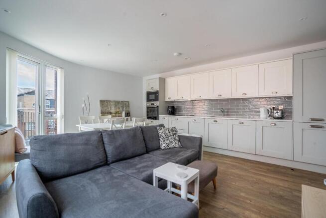 2 bed Apartment for sale Image 3
