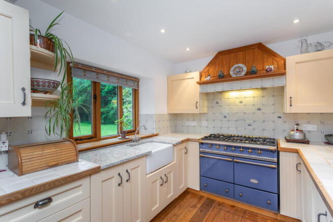4 bed Detached for sale Image 8