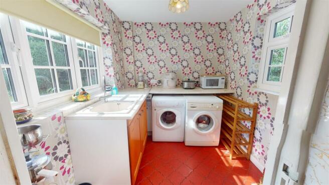 2-Manor-House-Close-