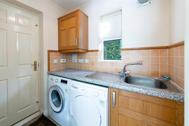 5 bed Detached for sale Image 7