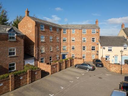 Crowell Mews, Aylesbury, HP19