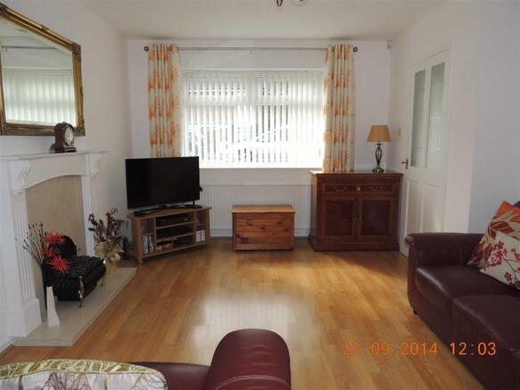 Lounge/dining area