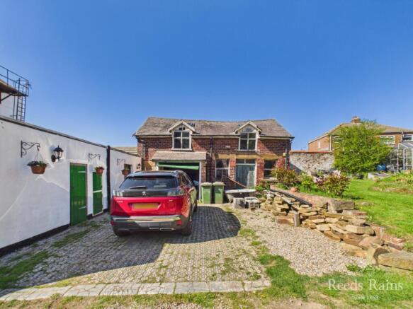 7 bed Detached for sale Image 8