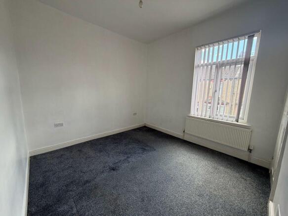 2 bed End of Terrace to rent Image 5