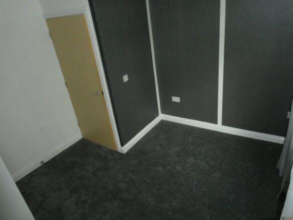 2 bed Apartment to rent Image 8