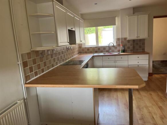 Kitchen 2.jpg