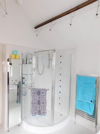 FIRST FLOOR BATHR...