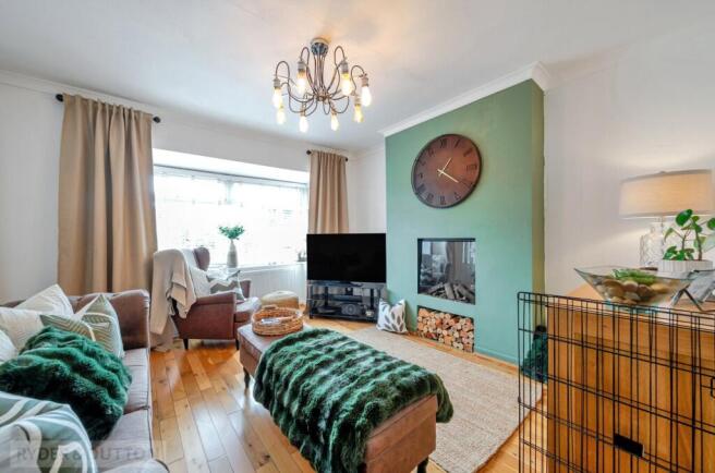 4 bed Semi-Detached Bungalow for sale Image 6