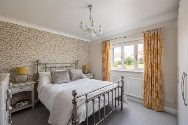 3 bed Detached Bungalow for sale Image 11