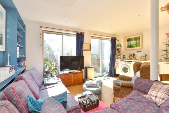 Kitchen/ Living Room