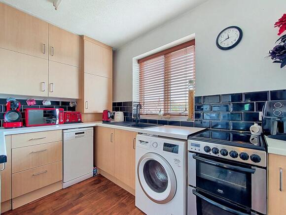 2 bed Semi-Detached Bungalow for sale Image 11