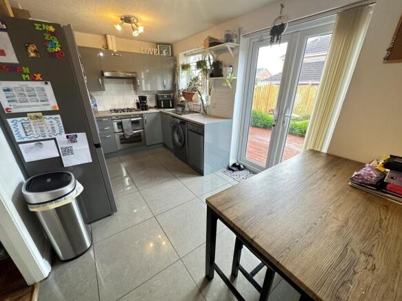 3 bed Semi-Detached to rent Image 4