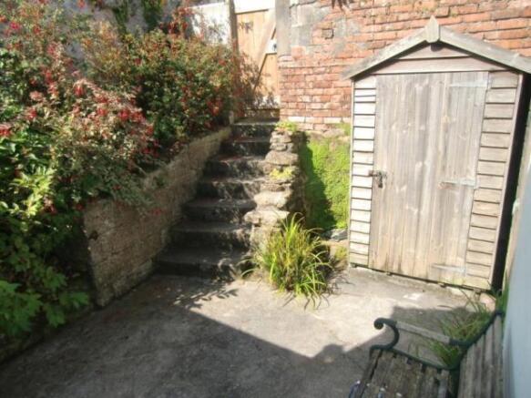 Rear Courtyard Gdn